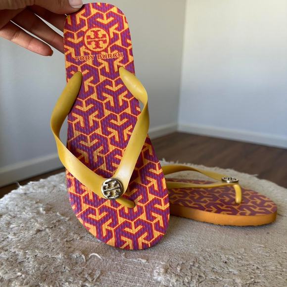 Tory Burch Orange Multi Geometric Flip Flops - Picture 1 of 8